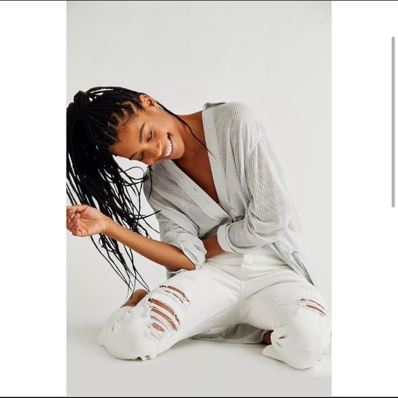 Levi Wedgie Straight White Distressed Denim High-Rise Cropped Jeans - Picture 2 of 16